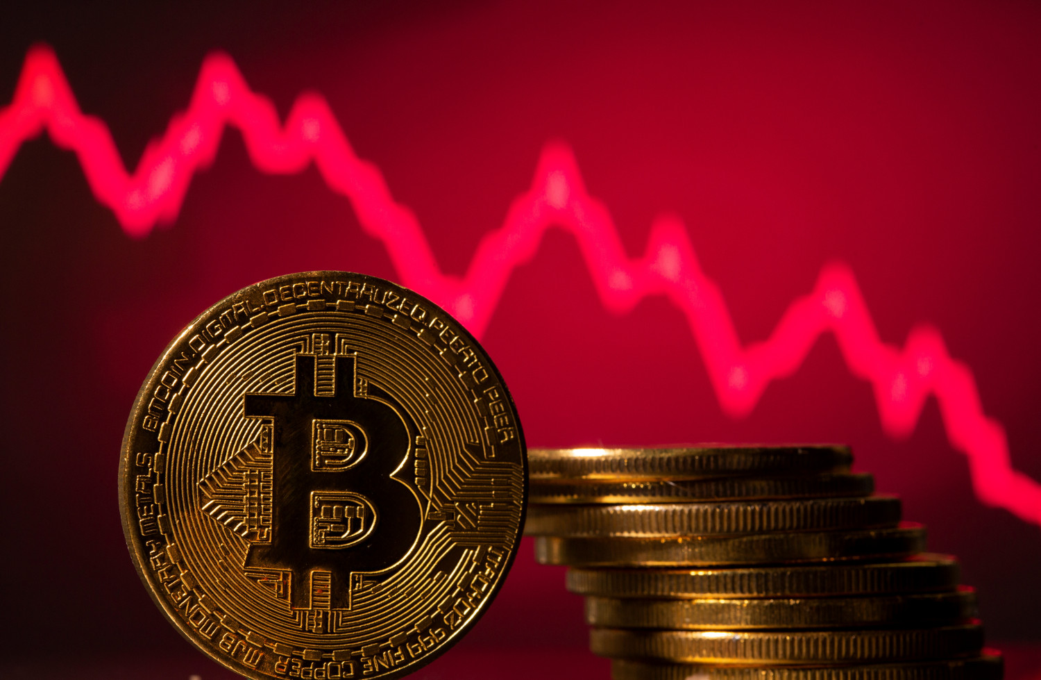 Locura en el bitcoin, que pulveriza mínimos anuales y podría caer un 20% adicional