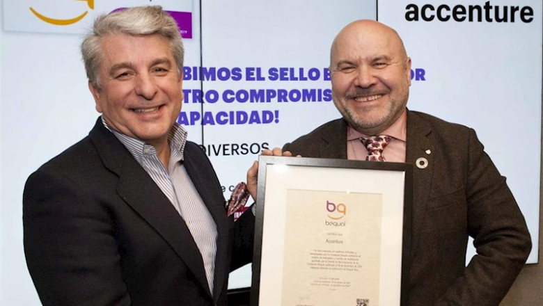 ep accenture reconocida con el sello bequal plus que otorga la fundacion bequal el presidente de ep accenture reconocida con el sello bequal plus que otorga la fundacion bequal el presidente de