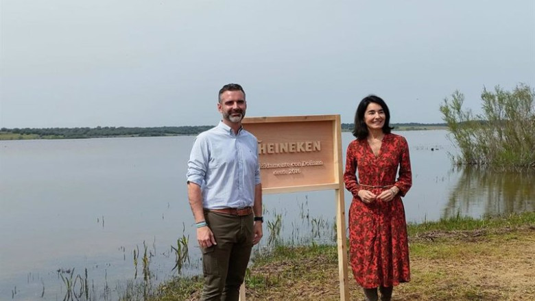 ep acuerdo en donana entre la directora de asuntos corporativos de heineken espana carmen ponce y el ep acuerdo en donana entre la directora de asuntos corporativos de heineken espana carmen ponce y el