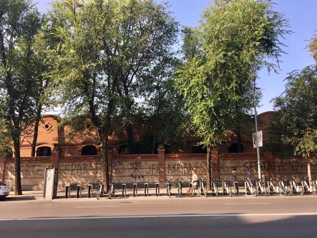 Aparecen pintadas falangistas en Matadero contra el acto independentista | ANTICAPITALISTAS ep aparecen pintadas falangistasmataderoacto independentista