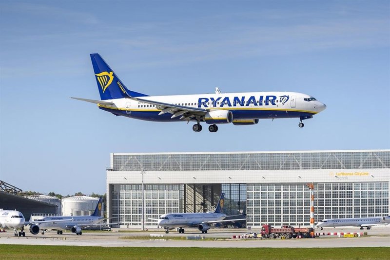 Ryanair gana 30 millones, un 80% menos, debido a provisiones por una multa en Italia