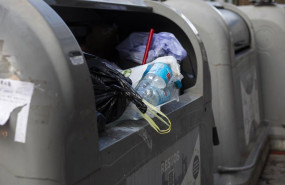 ep archivo   imagen de recurso de basura fuera de los contenedores