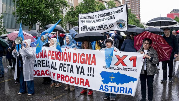 ep archivo   varias personas durante una manifestacion a 8 de mayo de 2026 en madrid espana