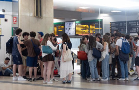 ep archivo   varias personas en la estacion de chamartin a 19 de junio de 2024 en madrid