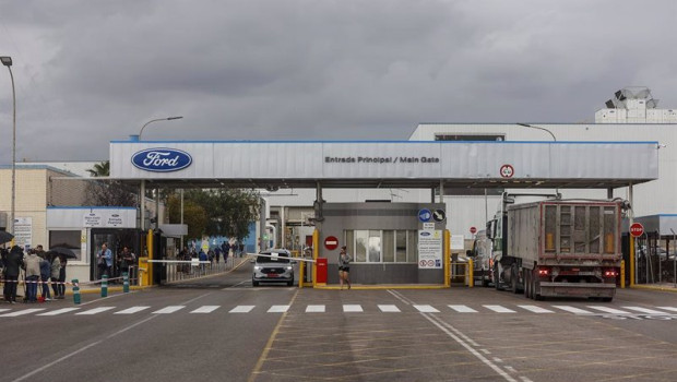 ep archivo   varios trabajadores en la fabrica de ford