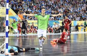 ep carlos ortiz celebra el gol del triunfo del inter en copa de europa