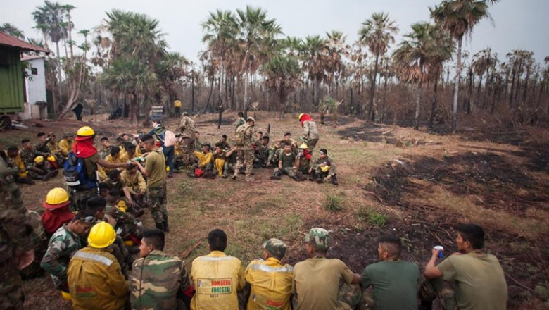 Efectivos para la extinción de incendios en Bolivia | Gaston Brito/dpa ep efectivos para la extincion de incendios en bolivia
