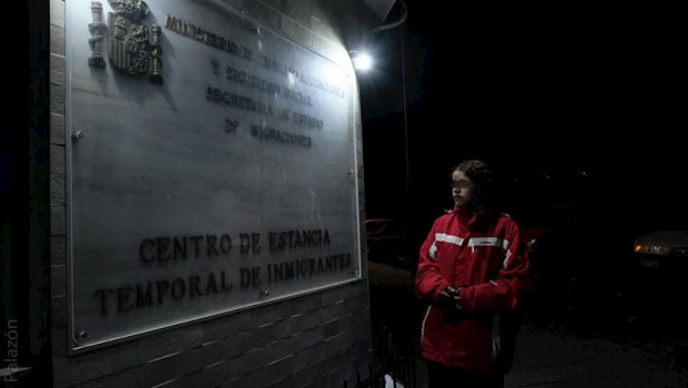 ep el ceti acepta finalmente a la joven migrante de melilla que llevaba tres meses durmiendo en un
