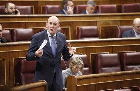 ep el diputado del pnv joseba agirretxea intervienndo desde su escano