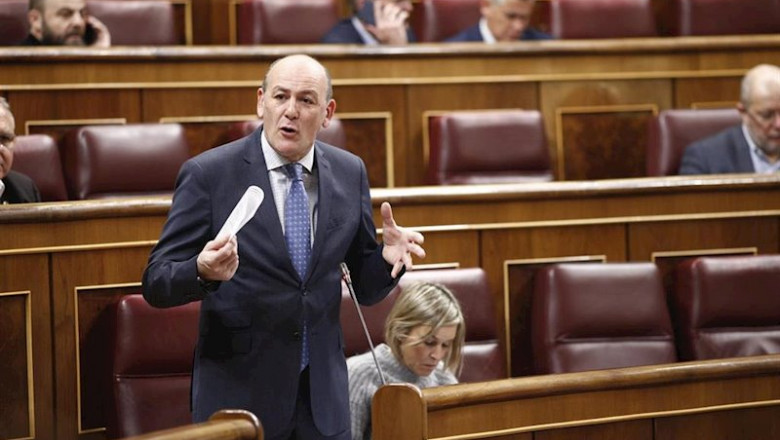 ep el diputado del pnv joseba agirretxea intervienndo desde su escano