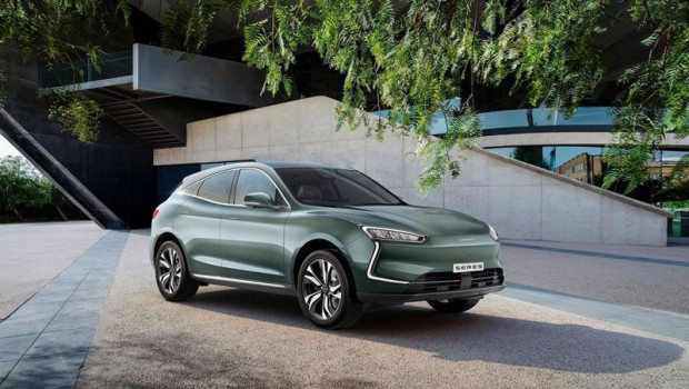 ep el grupo invicta motor anuncia el lanzamienro del seres 5 el segundo modelo de la marca al