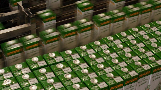 ep fabrica de envases de leche trabajadores de la industria lactea cartones de leche