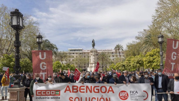ep imagen de 19 de marzo de la manifestacion de los trabajadores de abengoa en sevilla para reclamar