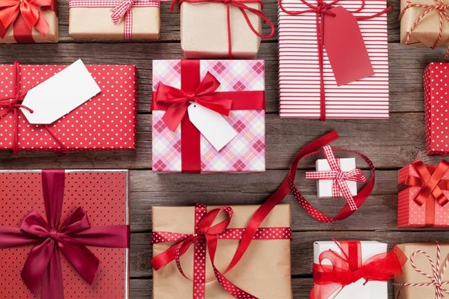 La compra de regalos caros relacionada con la presión social. | ISTOCK ep la compraregalos caros relacionadala presion social