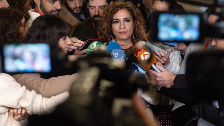ep la ministra de hacienda maria jesus montero ofrece declaraciones a los medios a su llegada al ep la ministra de hacienda maria jesus montero ofrece declaraciones a los medios a su llegada al
