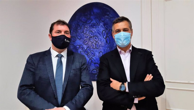 ep los presidentes de la federacion espanola del vino fev emilio restoy y de la cecrv david palacios