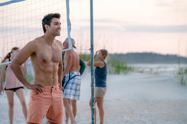 LOVE AT THE SHORE, Peter Porte, (airs July 29, 2017). Photo: Marc Lemoine / ©Hal | FOTOGRAMA LOVE AT THE SHORE ep love at the shore peter porte airs july 29 2017 photo marc lemoine hal