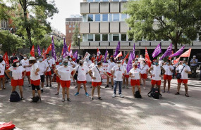 ep manifestantes durante la concentracion convocada por ccoo ante la direccion general de la funcion