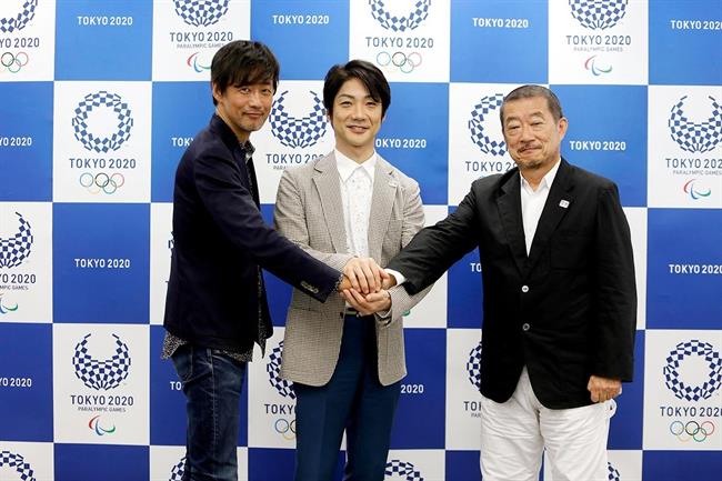 Mansai Nomura (centro) junto a Takashi Yamazaki (izda) e Hiroshi Sasaki (dcha) | TOKYO 2020 ep mansai nomura centro juntotakashi yamazaki izda e hiroshi sasaki dcha