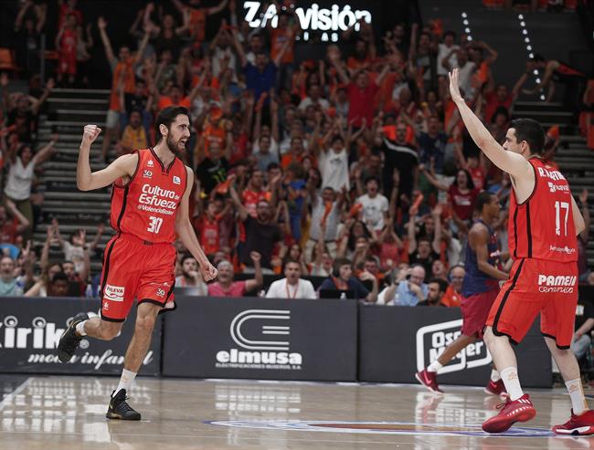 Rafa Martínez Y Joan Sastre VALENCIA BASKET - FC BARCELONA LASSA | ACB PHOTO/M.Á. POLO ep rafa martinezjoan sastre valencia basket - fc barcelona lassa
