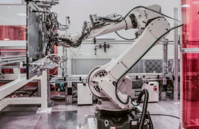 ep robot en una fabrica