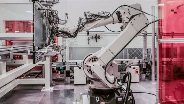 ep robot en una fabrica