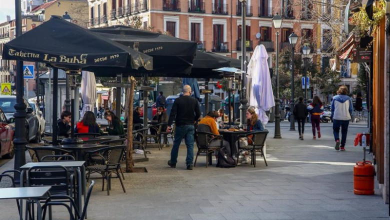ep terraza del restaurante la buha en el distrito de la latina en madrid espana