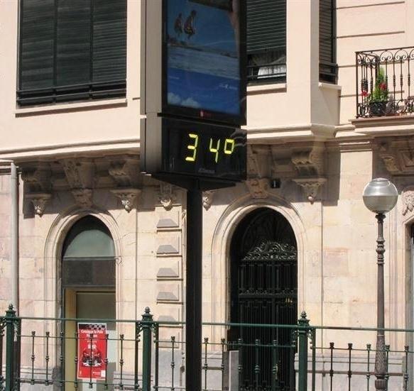 ep un termometro marca 34 grados centigrados ep un termometro marca 34 grados centigrados