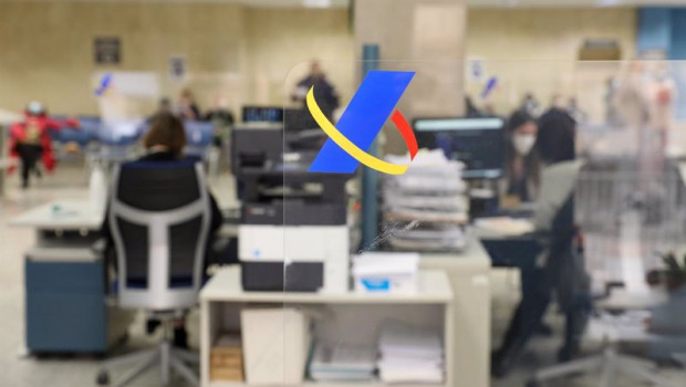 ep varios empleados trabajan en una oficina de la agencia tributaria 20220407194004