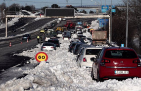 ep vehiculos atrapados por la nevada causada por la borrasca filomena