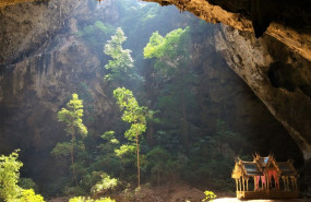 1572292828 phraya nakhon cave