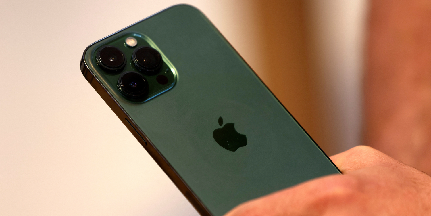 apple bat les attentes grace aux ventes de l iphone et aux services 