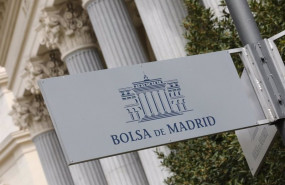 ep archivo   cartel colocado en las inmediaciones del edificio de la bolsa de madrid espana a 27 de