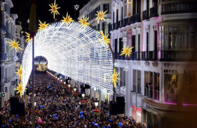 ep archivo   gente en la calle larios de malaga en navidad