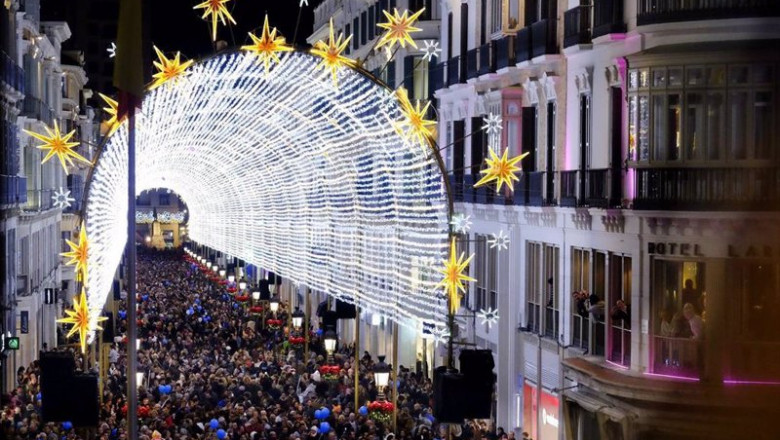 ep archivo   gente en la calle larios de malaga en navidad