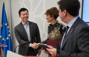 ep archivo   la presidenta de navarra maria chivite el consejero de industria y transicion ecologica