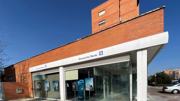 ep archivo   oficina deutsche bank en madrid tras el incremento del 129 en la bolsa de francofort lo