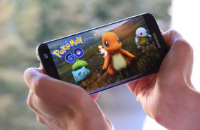 ep archivo   una jugadora de la aplicacion pokemon go