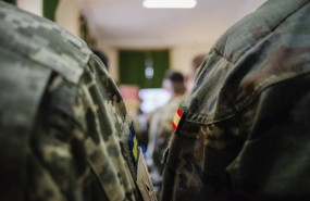 ep archivo   uniformes de mandos militares en la academia de infanteria del ejercito de tierra