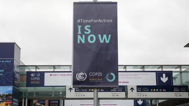 ep cartel de la cop25 en el que se lee time for action is now ahora es el momento de actuar en el