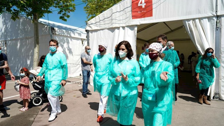 ep diaz ayuso visita las carpas de torrejon donde se realizan los test masivos a vecinos ep diaz ayuso visita las carpas de torrejon donde se realizan los test masivos a vecinos