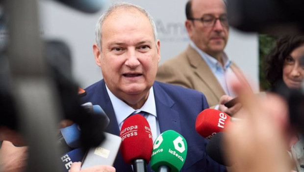 ep el ministro de industria y turismo jordi hereu hace decalaraciones a los medios en la universidad