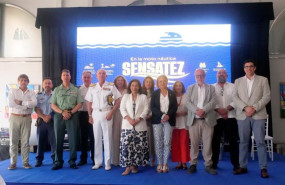 ep foto de familia con la subdelegada del gobierno en cadiz blanca flores durante la presentacion de