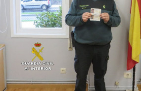 ep la guardia civil recupera varios decimos de loteria sustraidos en un supermercado en bandeira