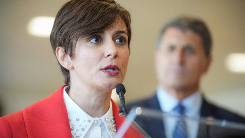 ep la ministra de vivienda isabel rodriguez en sevilla en declaraciones a los medios de comunicacion ep la ministra de vivienda isabel rodriguez en sevilla en declaraciones a los medios de comunicacion