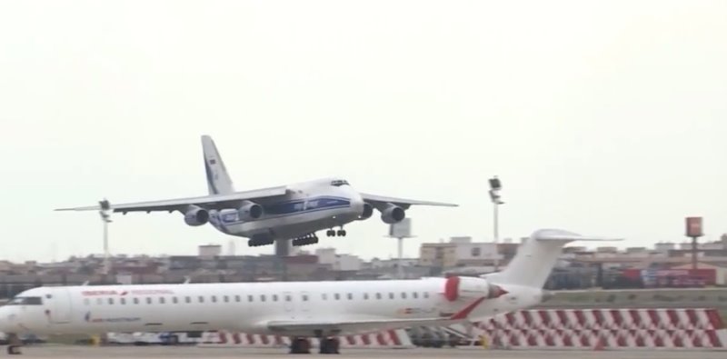 ep llegada del cuarto avion con material desde china a manises