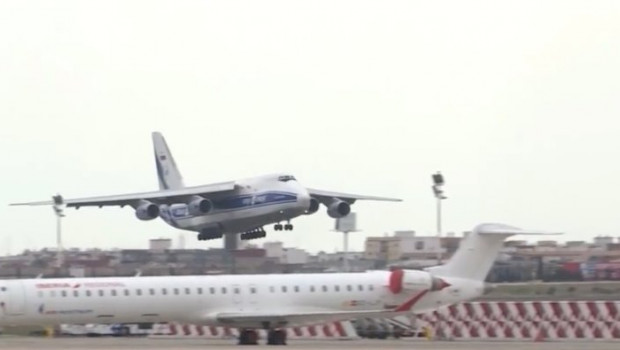 ep llegada del cuarto avion con material desde china a manises