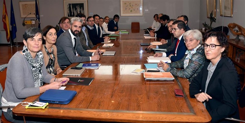 ep mesa para el convenio colectivo del futbol femenino espanol