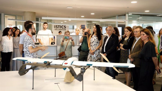 ep momento de la visita a las empresas que forman parte de la incubadora