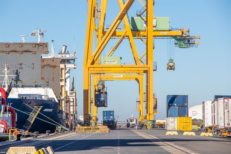 ep muelle sur del puerto de huelva